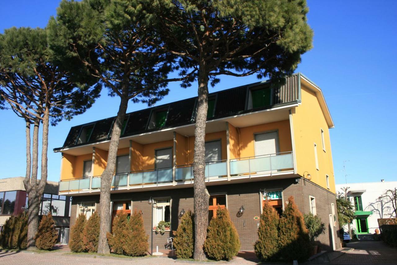 Albergo Nardini Lentate sul Seveso Exterior photo