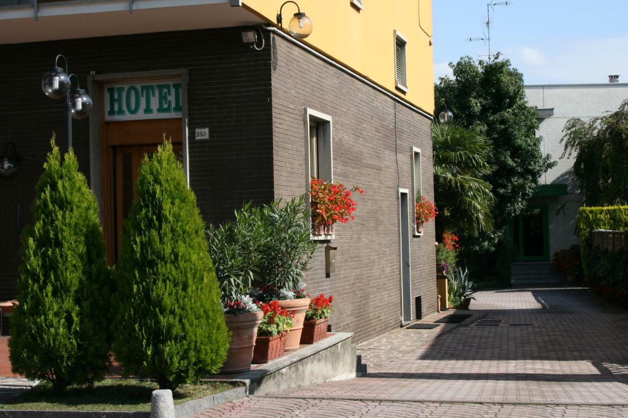 Albergo Nardini Lentate sul Seveso Exterior photo