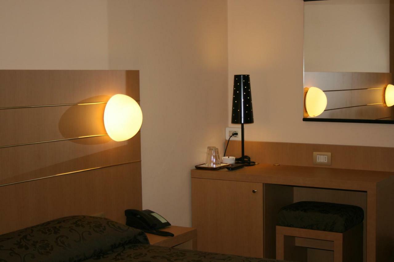 Albergo Nardini Lentate sul Seveso Exterior photo