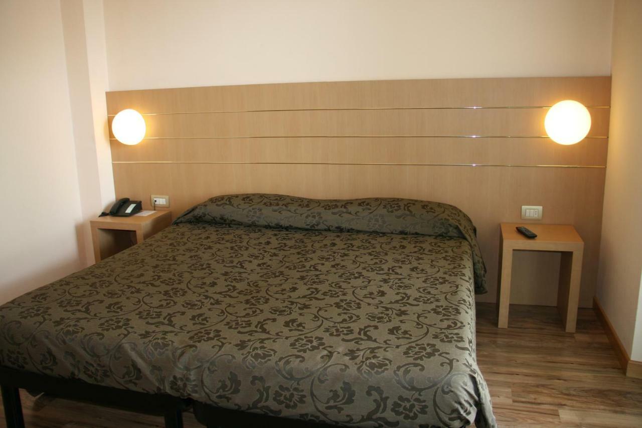 Albergo Nardini Lentate sul Seveso Exterior photo